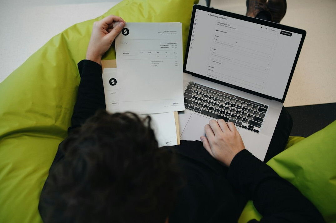 student learning programming online